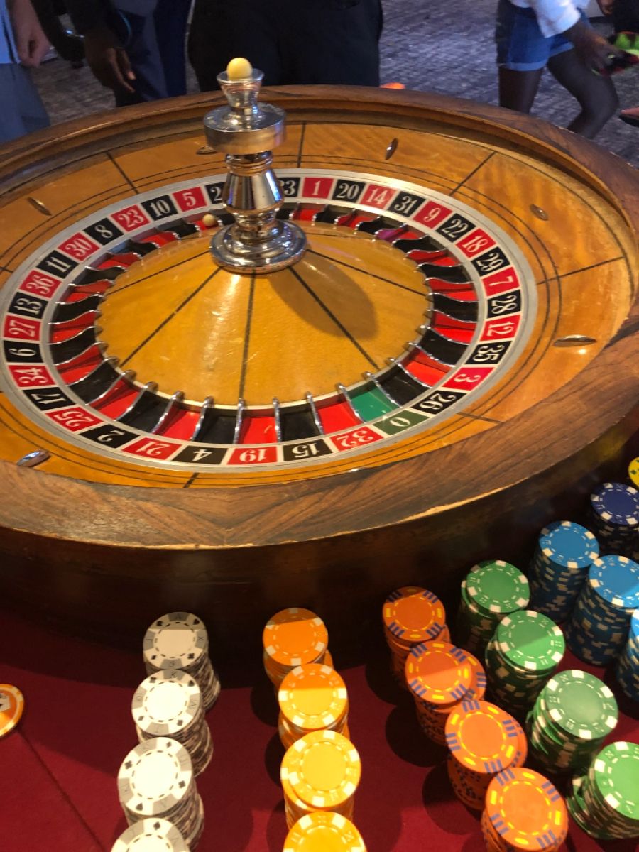 Black Diamond Casino کھلاڑیوں کے لیے لائیو کیسینو سیکشن